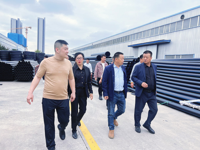 交大總裁班師生進入甘霖實業(yè)參觀學習 交大總裁班師生進入甘霖實業(yè)參觀學習